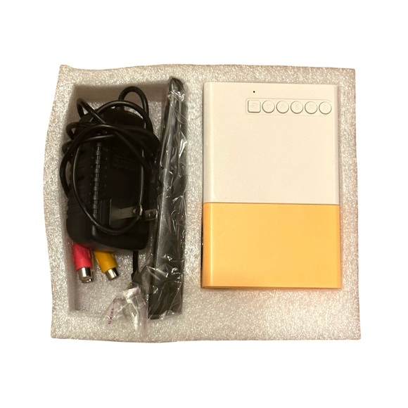 LED Portable Mini Projector - Picture 6 of 6